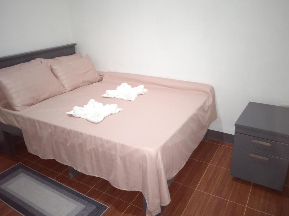 Sarah'S Garden Bnb & Spa Bed and Breakfast Clarin  Εξωτερικό φωτογραφία